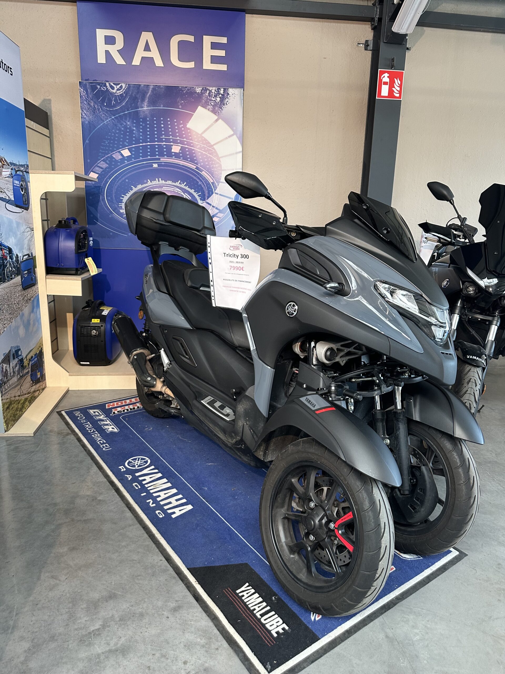 Tricity 300 2025